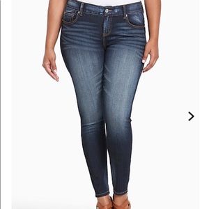 EUC Torrid Bombshell Dark Wash Skinny Jeans